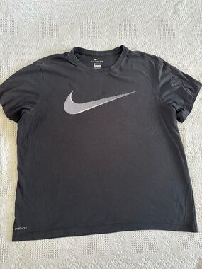 Nike Men’s XXL Black Dri- Fit Swoosh Tshirt Preowned